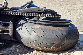 Sletio motorom sa kolovoza, teško povrijeđen