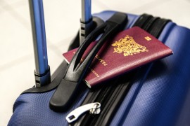 Ispred restorana u Jablanici iz vozila ukrali pasoše, kartice, kofere