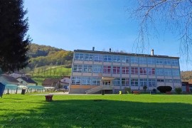 Djevojčica (14) pala s trećeg sprata škole u Velikoj Kladuši ...