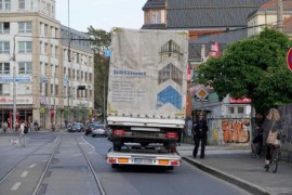 Kamion iz BiH napravio haos u Drezdenu: Zapeo u tramvajske žice ...