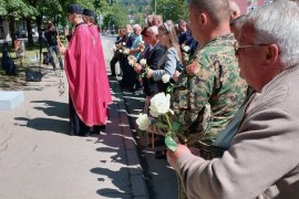 Brčanska malta: Na mjestu ubistva 54 mladića - tamjan, ruže i ...