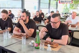 U Hrvatskoj održano takmičenje u jedenju ćevapa: Prvak pojeo 90 ...