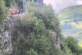Ispao iz vozila i 12 sati visio iznad ambisa, držao se za granje ...