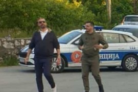 Srbinu kazna od 1200 evra, pokazivao tri prsta porodicama žrtava u dva ...