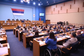 Povećane plate poslanicima u Narodnoj skupštini RS, da li su to i ...
