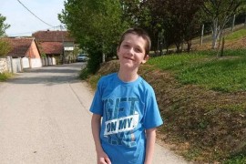 Iz Dodikovog kabineta uplaćene 102.000 KM:  Dječak Seudin Husić ide ...