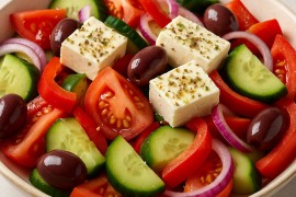 Grčka salata - osvježenje i klasik balkanske kuhinje