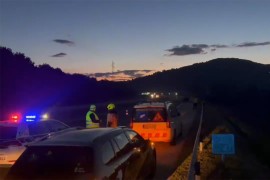 Policija saopštila detalje nesreće u kojoj je poginuo vozač, a tri ...