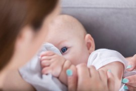 Uređaj koji mjeri unos mlijeka kod dojenih beba
