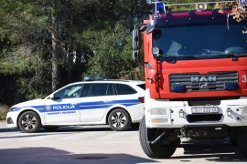 Jedna osoba poginulo u sudaru motora i kamiona