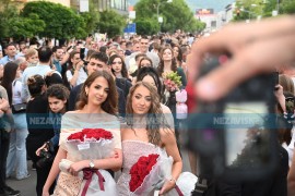 Banjaluka u znaku mladosti: Maturanti Ekonomske škole zablistali u ...