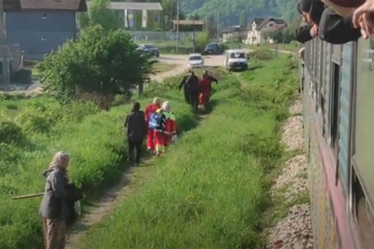 Voz udario ženu (VIDEO)
