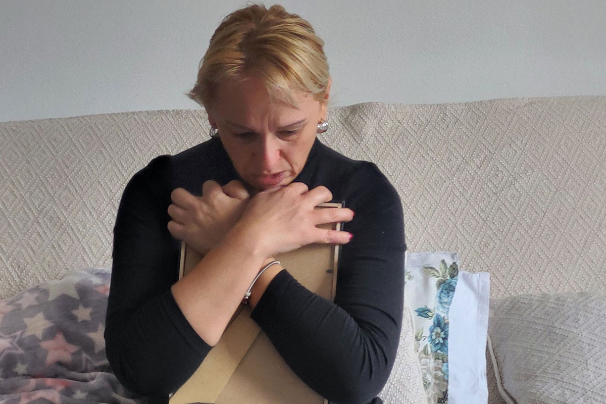 Majka stradalog Stefana Hrke napustila Srbiju: "Pretili su mi, pljunuli me"