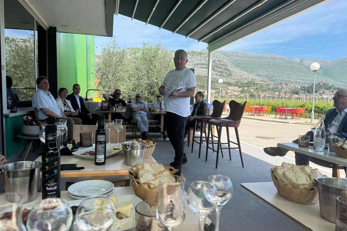 Promocijom knjige o domaćim rakijama počeo Festival vina u Trebinju