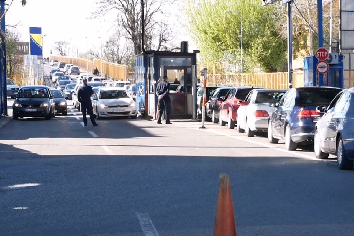Produženi vikend se završava: Na graničnim prelazima kolaps