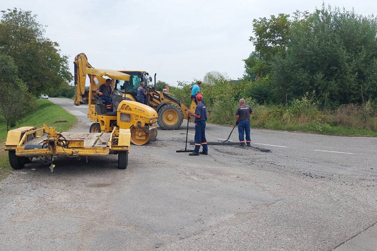 Krpljenje rupa u nekoliko ulica u Banjaluci