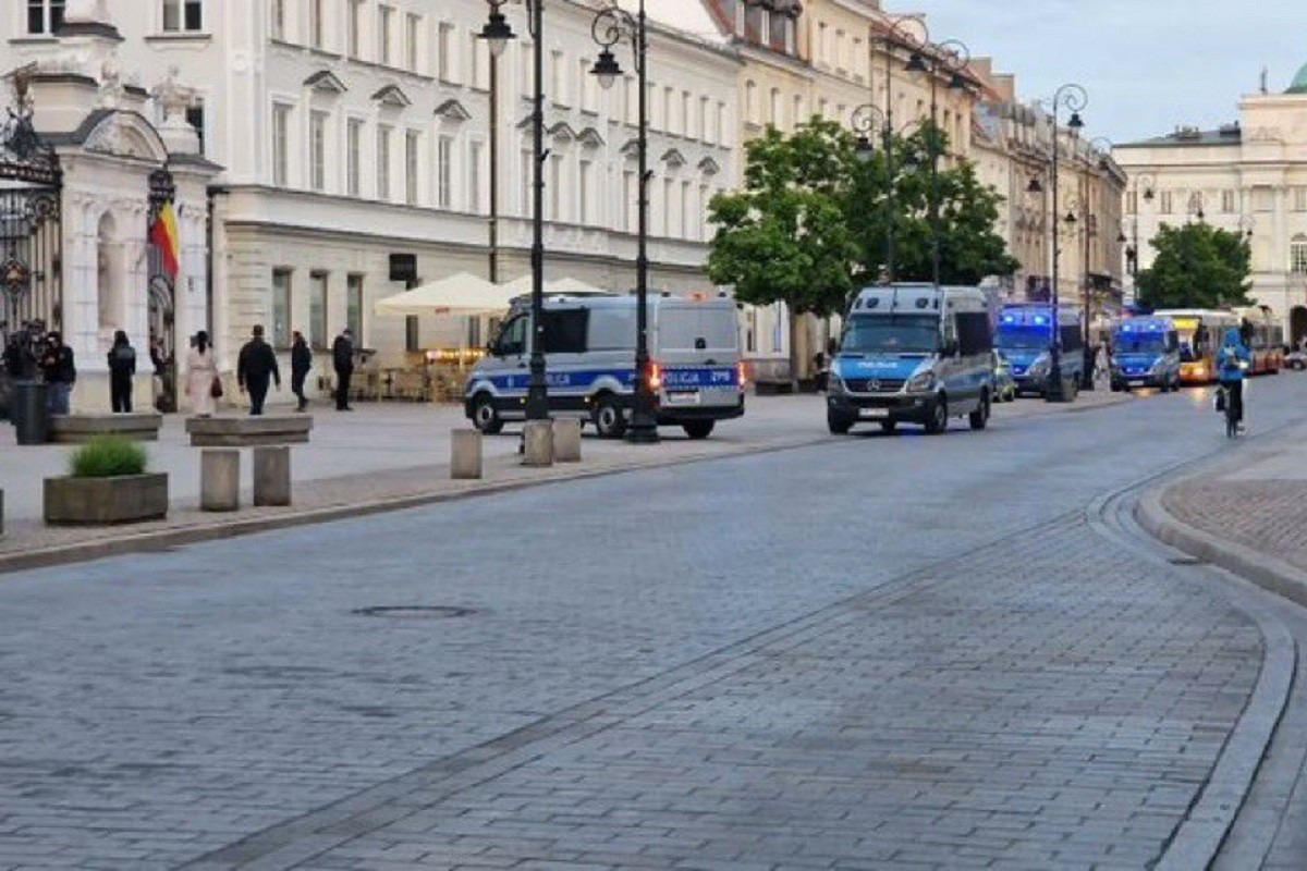 Horor u Varšavi: Sjekirom napao studente, ima mrtvih (FOTO)