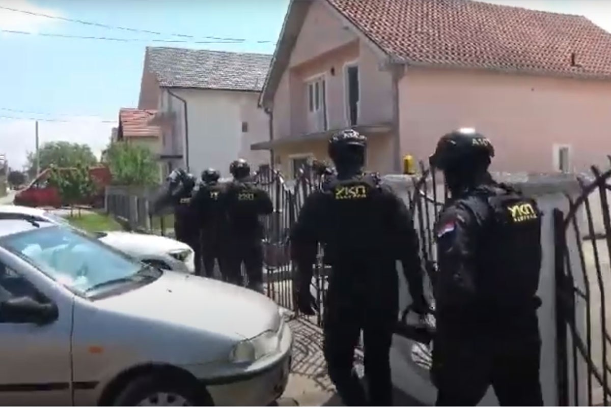 Objavljeni detalji hapšenja muškaraca koji su ukrali auto u kojem je bilo dijete
