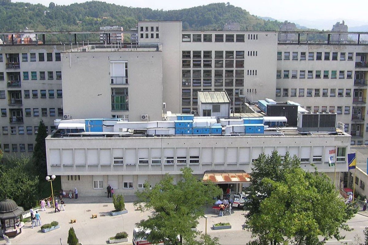 Policajac operisan nakon pucnjave, napadač na respiratoru