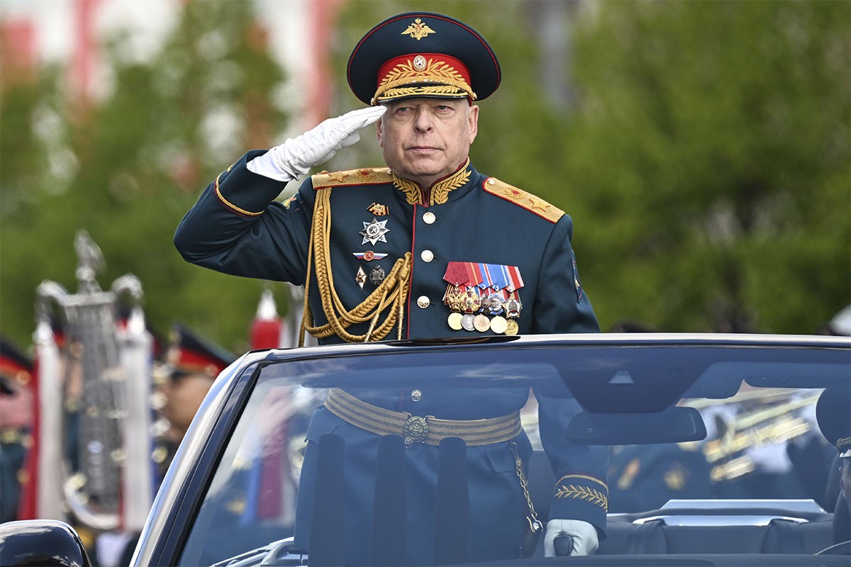 Putin smijenio vrhovnog komandanta koji je komandovao paradom u Moskvi