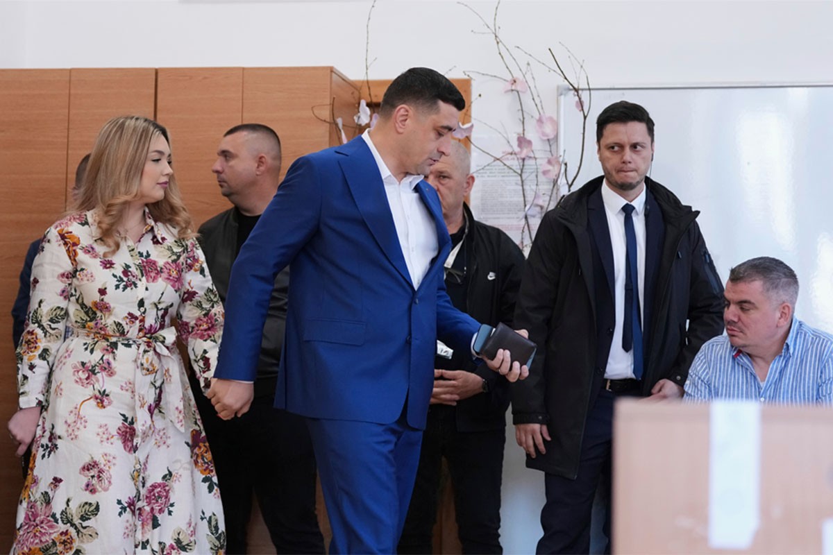 Policija izvela predsjedničkog kandidata sa biračkog mjesta