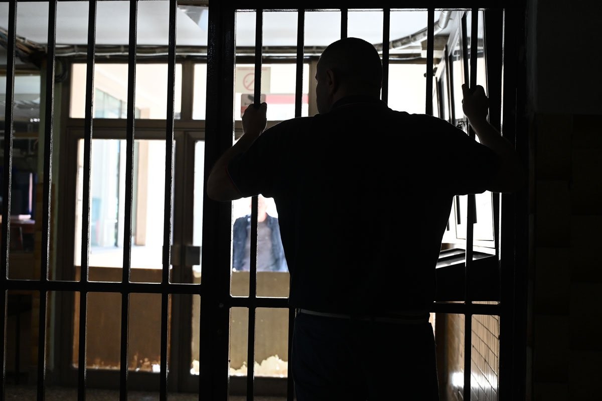 "Dajem ti tri sekunde ili pucam": Supružnicima upao u kuću, pucao i tražio 2.000 evra