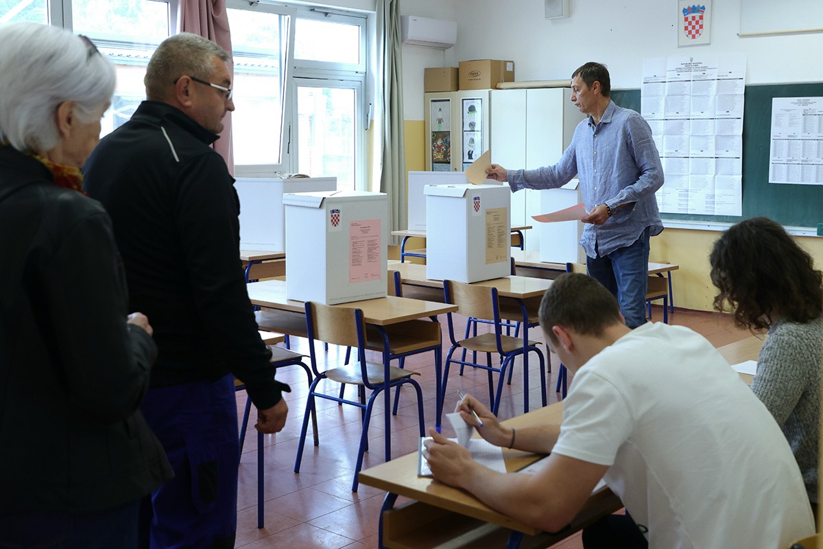 Hrvati biraju lokalnu vlast: Koliko birača je glasalo do 16.30