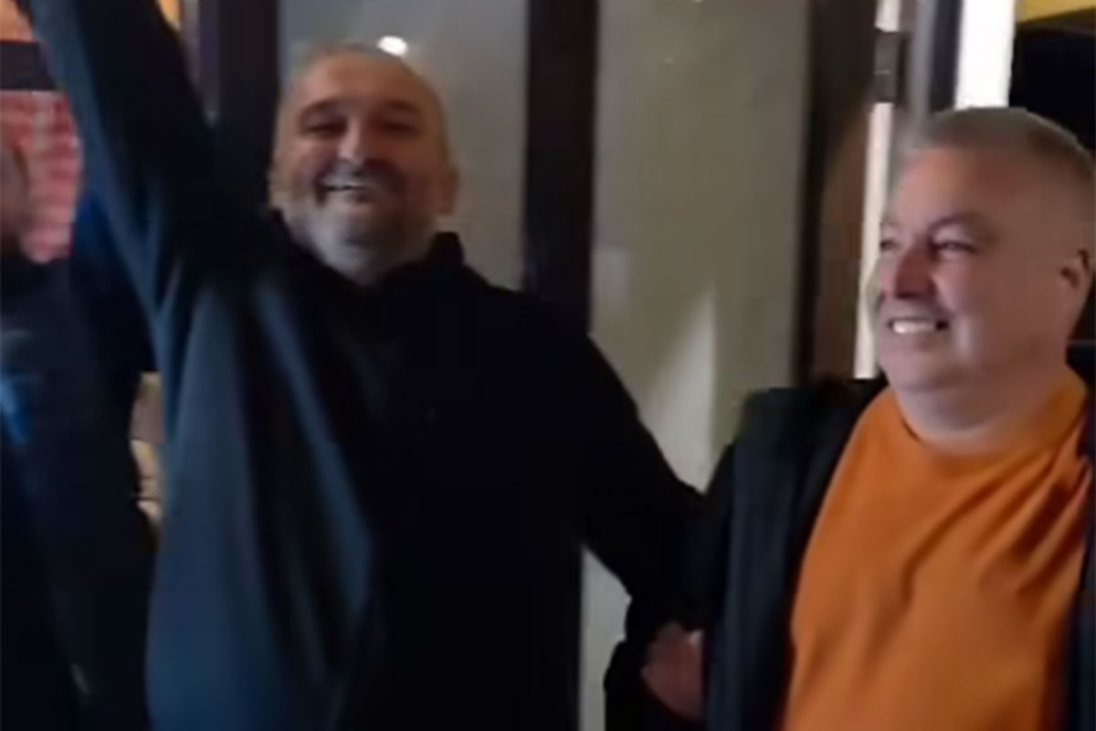 Pobjednik izbora u hrvatskom gradu slavio u gaćama (VIDEO)