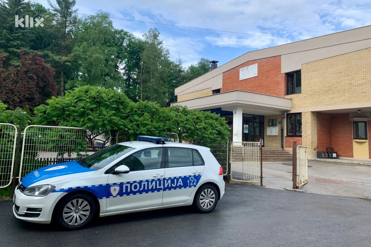 Policajci MUP-a Srpske pred školom: Na tabli napisano "Pobiću čitavu prvu smjenu"