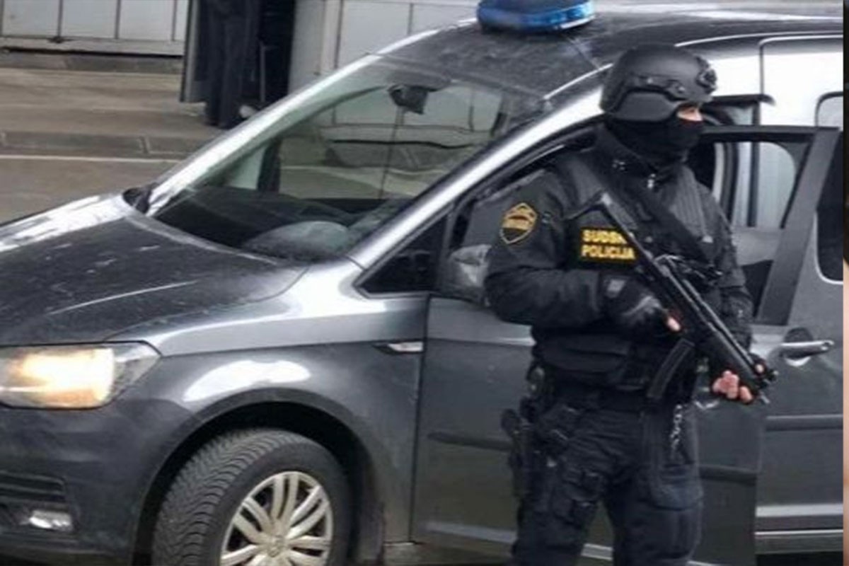 Drama u Živinicama: Teško povrijeđen sudski policajac