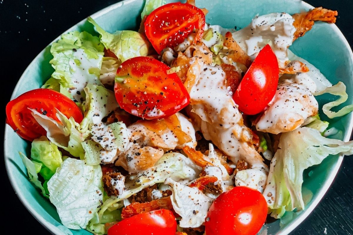 Cezar salata po receptu bez mane osvaja od prvog zalogaja