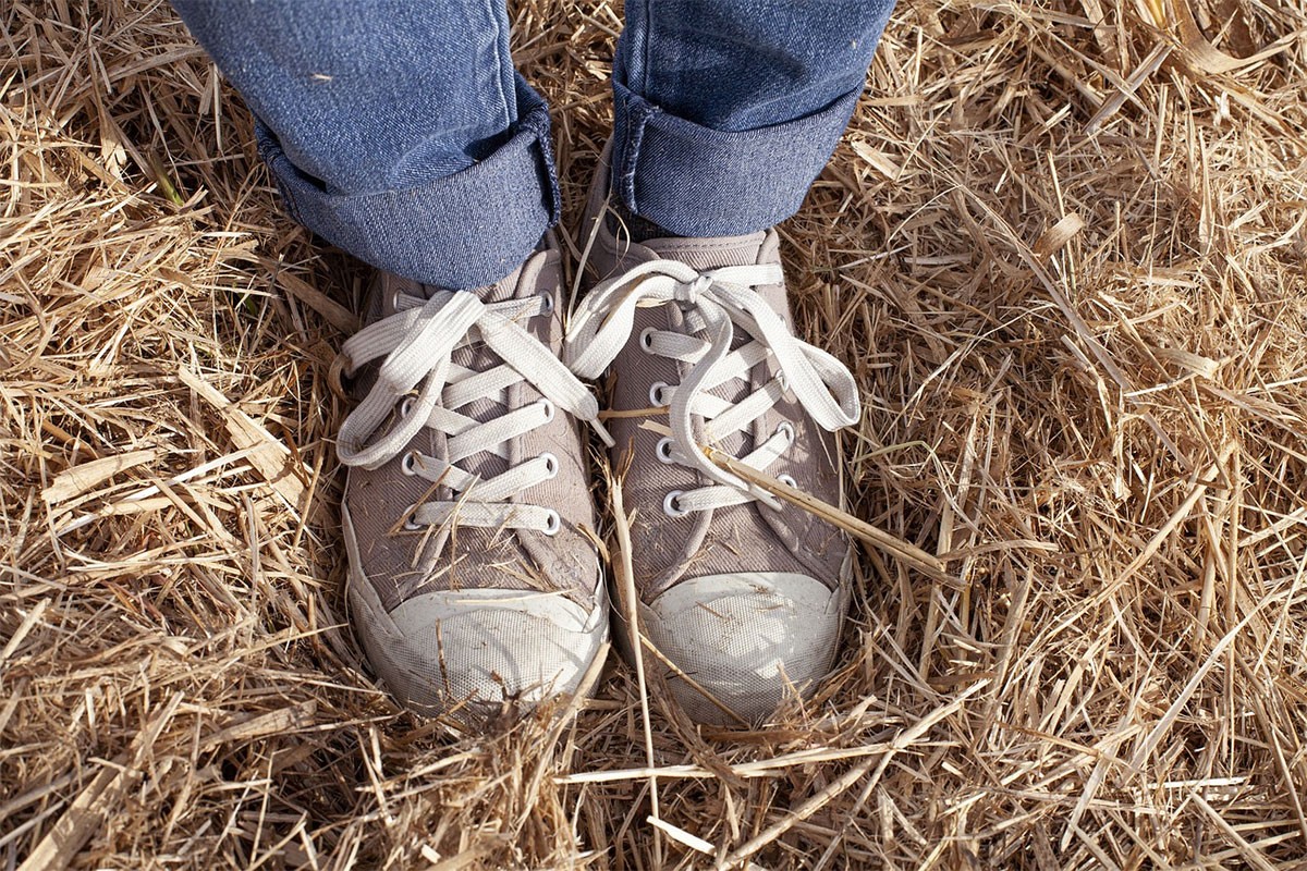 Kako da požutjela guma na patikama opet zablista