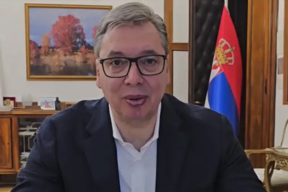 Vučić jeo sardine, luk preskočio: “Vratila mi se čudna energija” (VIDEO)
