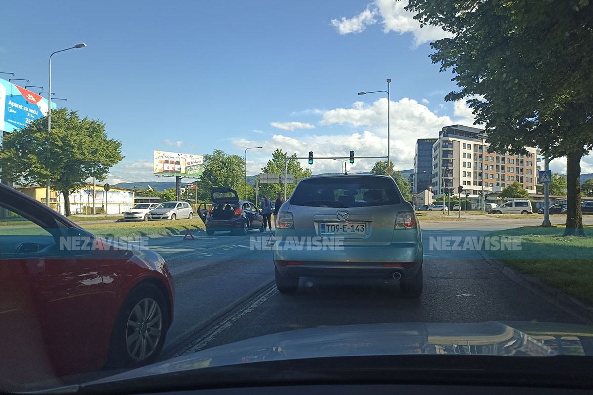 Saobraćajna nezgoda u Banjaluci, gužva u saobraćaju