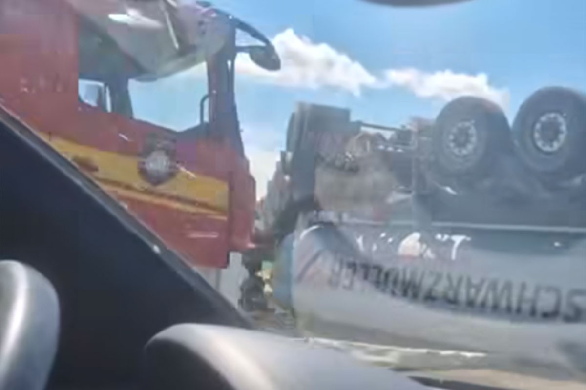 Kamion probio zaštitnu ogradu između petlji Okučani i Novska (VIDEO)