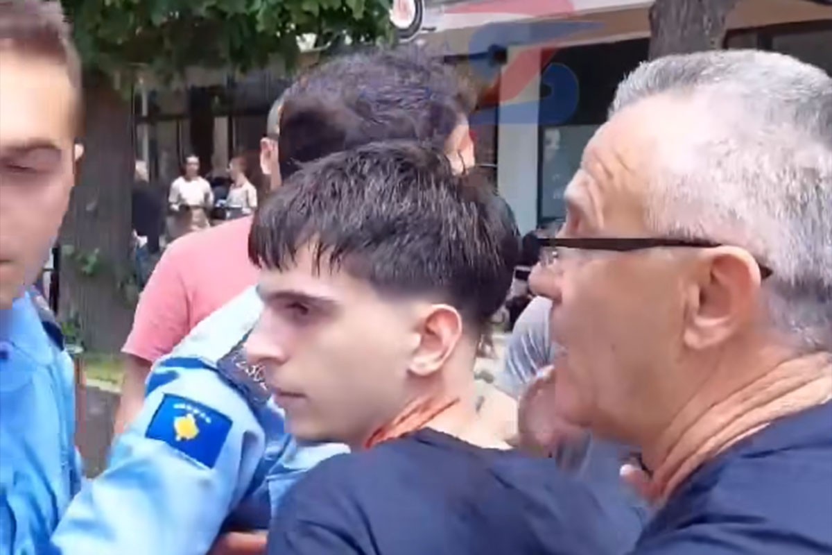 Napeto u Mitrovici, KFOR zabrinut: Srbi traže pravdu za napadnutog maturanta (VIDEO)
