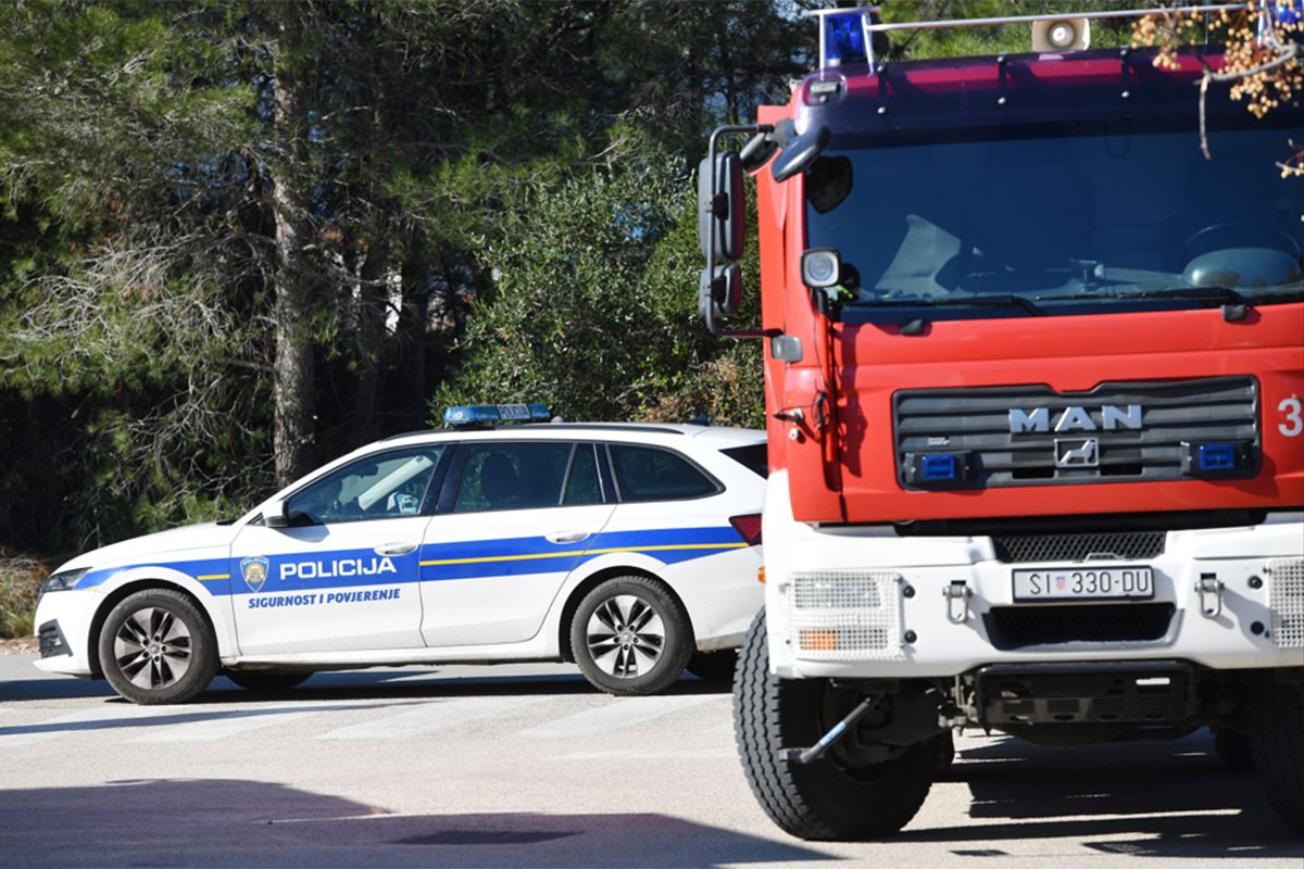 Jedna osoba poginulo u sudaru motora i kamiona