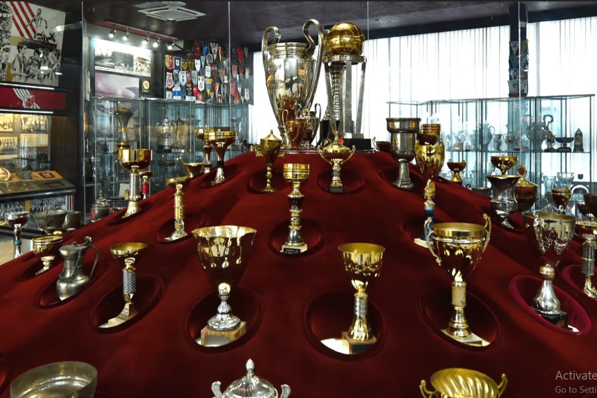 U Muzeju Crvene zvezde fotografisanje sa peharom Lige šampiona