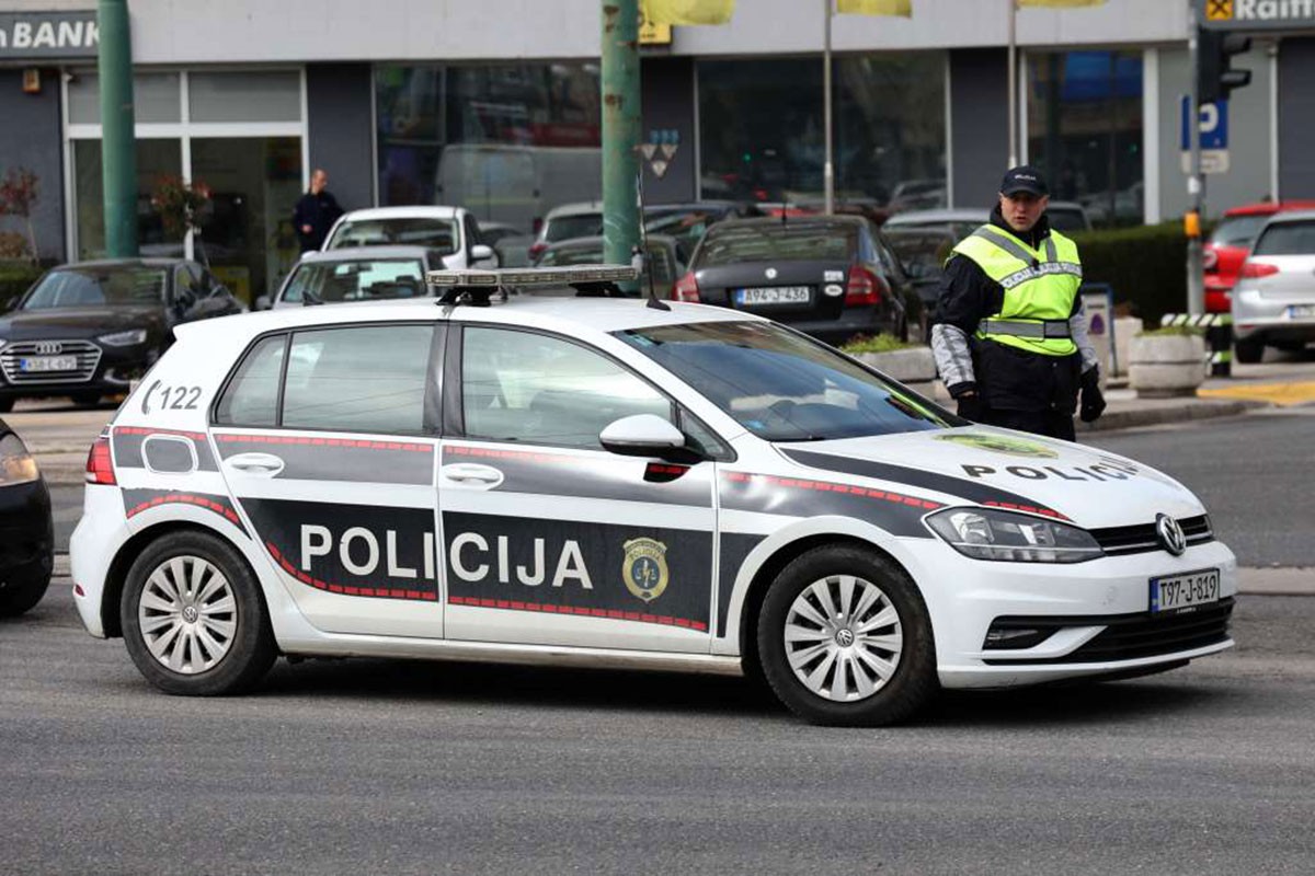 Saobraćajna nezgoda u Tešnju: Mladić teško povrijeđen