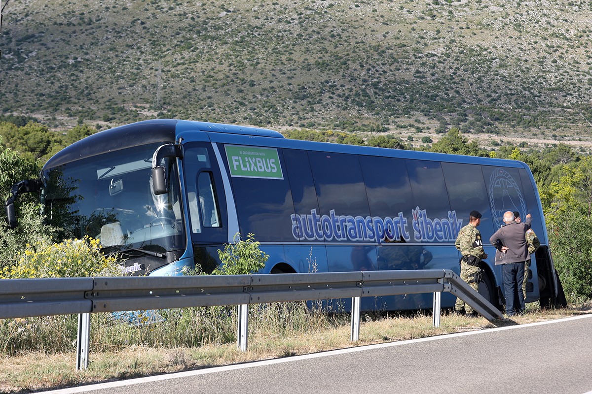 Autobus pun hrvatskih vojnika sletio u povratku iz Knina