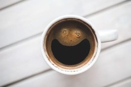 Žene koje ujutru piju kafu su zdravije i u sedamdesetim godinama