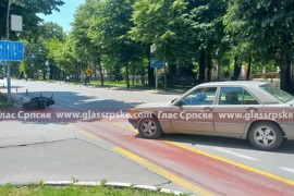 Sudar motocikla i auta kod zgrade Vlade u Banjaluci