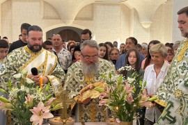 Mitropolit Dimitrije poručio vjernicima da čuvaju ognjišta