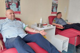 Policajci u humanoj misiji darivanja krvi