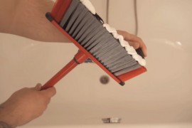 Kako pjena za brijanje uklanja neugodne mirise iz kupatila (VIDEO)
