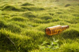 Čepovi ispuštaju mikroplastiku u staklene boce