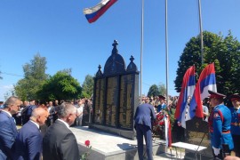 Služen parastos i položeni vijenci na spomen-obilježje na Dugoj Njivi