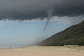 Šokantan snimak tornada na plaži u Srbiji (VIDEO)