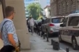 Drama ispred suda: Optuženi za ubistvo pokušao pobjeći (VIDEO)