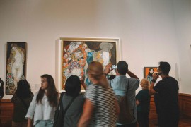 Posjetilac oštetio sliku u muzeju dok je pravio selfi